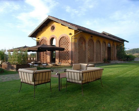 3 nights with breakfast at Albergo L’Ostelliere and one green fees per person (Serravalle Golf Club)