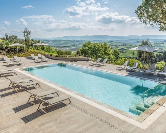 5 Nächte im Toscana Resort Castelfalfi und 2 Greenfee je Person (Golfclub Castelfalfi und Montecatini)