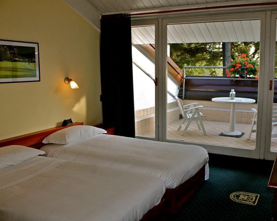 5 Nuits au Golf Hotel La Pinetina avec petit déjeuner et 2 green-fees par personne (GC La Pinetina et Monticello)