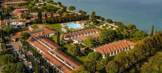 7 nights with breakfast at Splendido Bay Luxury Spa Resort, 3 green fees per person (Arzaga Golf Club, GC Gardagolf and GC Chervo) and a dinner at a restaurant from our culinary guide.