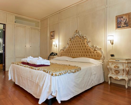 8 Nächte im Villa Quaranta Tommasi Wine Hotel & Spa und 4 Greenfee je Person (Golf Club Verona, Chervo, Paradiso del Garda und Ca degli Ulivi)