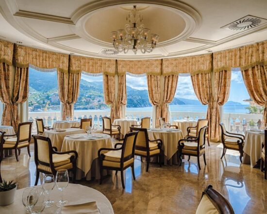 7 noches con desayuno en Excelsior Palace Hotel Portofino Coast incluido 3 Green Fees por persona en Rapallo Golf Club y un Paseo en Barco y a pie por Portofino con cocina y almuerzo con pesto