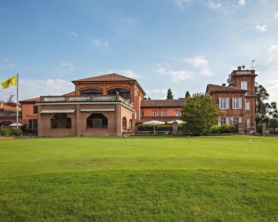 5 notti con prima colazione al Villa Margara e 2 green fee a persona (Margara Golf Club e GC Villa Carolina)