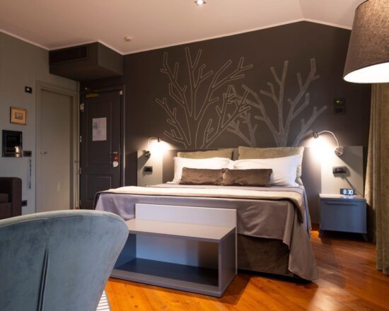 8 notti al Romantic Hotel Furno con prima colazione, inclusi 4 green fee (Golf Royal Park i Roveri, Biella, Le Fronde e Torino La Mandria).