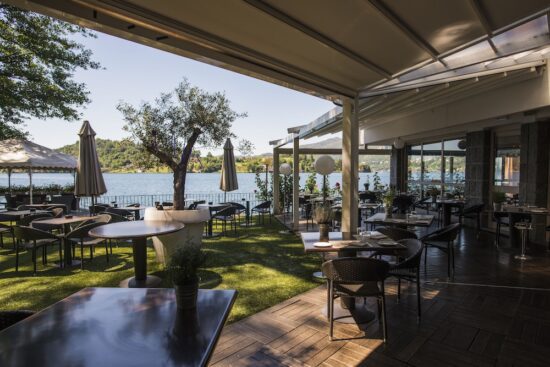 10 nights at Hotel L'Approdo with breakfast included and 5 green fees per person (2x Illes Borromees, 1x Bogogno, 1x Castelconturbia & 1x Dei Laghi)