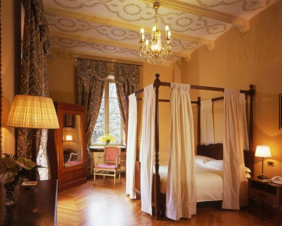 8 notti con prima colazione all'Hotel Sina Villa Matilde e 4 green fee a persona (GC Biella, Cavaglia , Golf Club Torino la Mandria e il Royal Park & Country Club I Roveri)