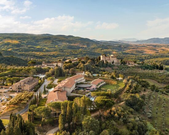 5 notti con prima colazione al Castelfalfi con golf illimitato e una degustazione di vini Chianti a San Gimignano