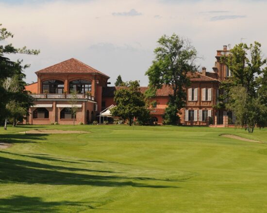 5 notti con prima colazione a Villa Margara, inclusi due green fee a persona (GC Margara e Golf Città di Asti).