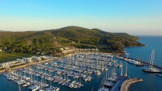 5 nights with breakfast at the Marina di Scarlino Resort with 2 green fees (1x GC Toscana, 1x GC Punta Ala) and 1 guided tour of a winery with wine tasting